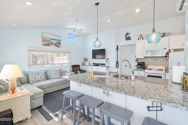 Interior, Kitchen, Living room, Pendant Lights, Recessed Lighting, Stainless Steel Appliances