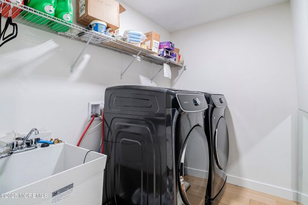 Interior, Washer, Wood Texture Flooring