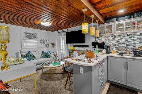 Home Office, Interior, Living room, Pendant Lights, Recessed Lighting, Wooden Beams, Wooden Ceilings