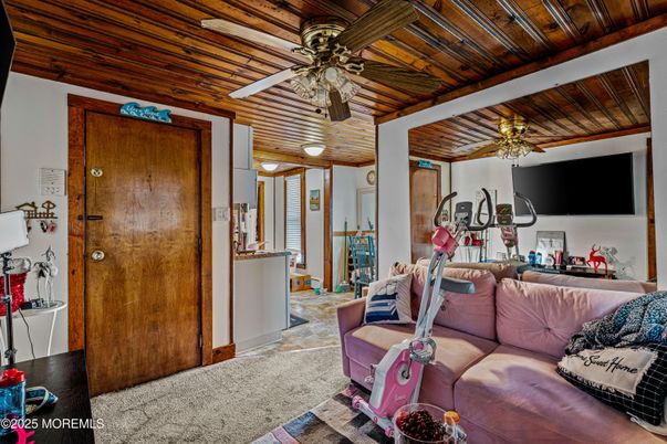 Fitness Equipment, Interior, Living room, Wooden Ceilings