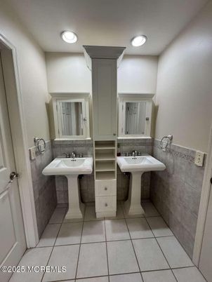 Bathroom, Dual Sink Vanities, Interior, Recessed Lighting