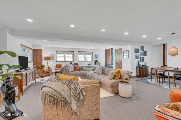 Dining room, Interior, Living room, Pendant Lights, Recessed Lighting