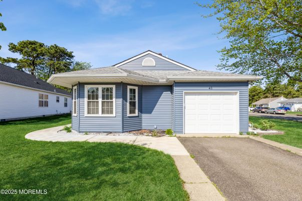Attached, Exterior, Facade, Ranch
