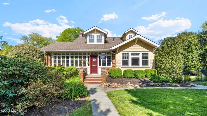 Exterior, Facade, American Craftsman