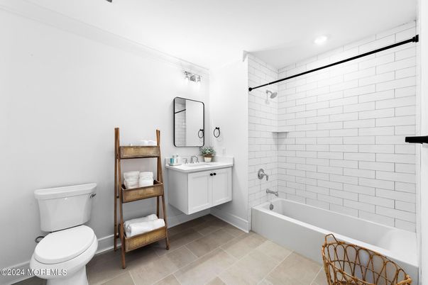 Bathroom, Interior, Recessed Lighting
