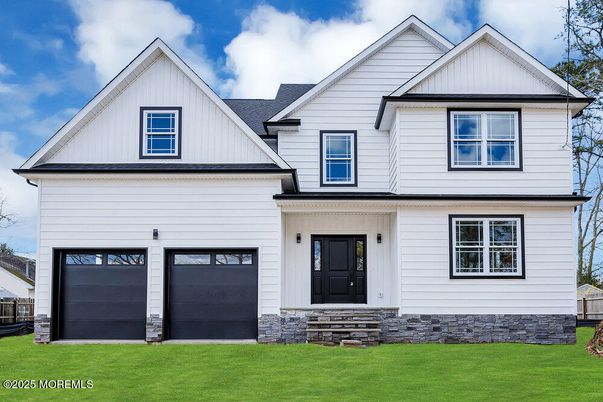 Attached, Exterior, Facade, Farmhouse