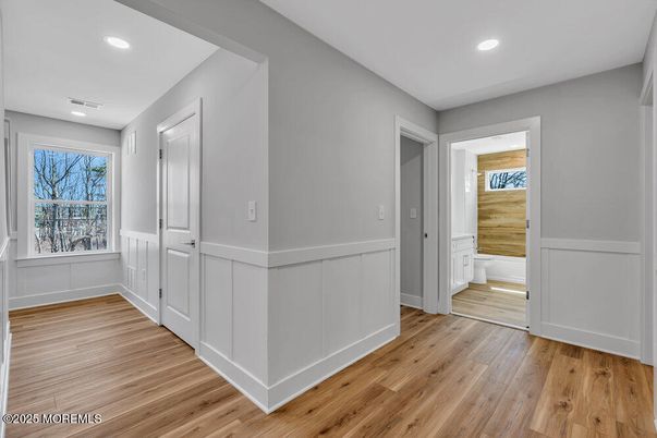 Interior, Recessed Lighting, Wood Texture Flooring