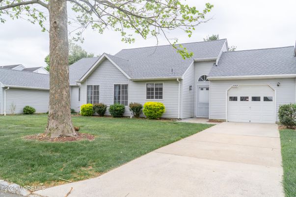 Attached, Exterior, Facade, Ranch