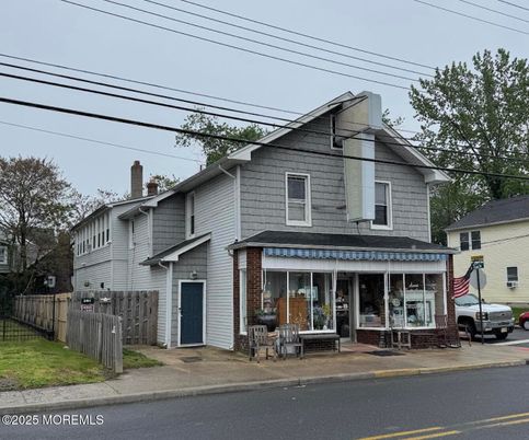 Exterior, Facade, American Foursquare