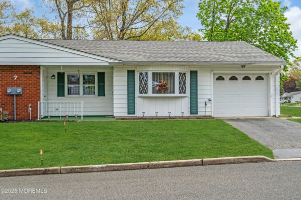 Attached, Exterior, Facade, Brick Facade, Ranch