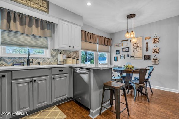 Dining room, Interior, Kitchen, Pendant Lights, Recessed Lighting, Wood Texture Flooring
