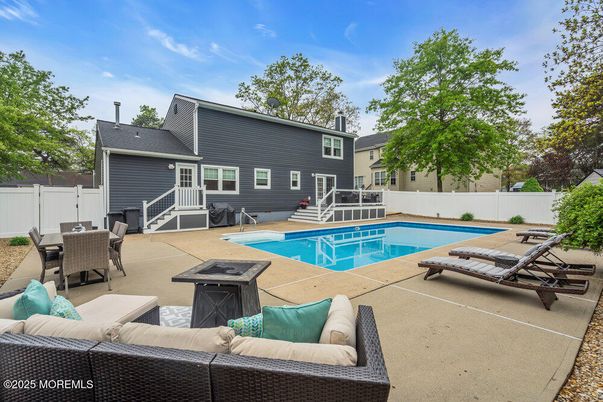 Exterior, Pool