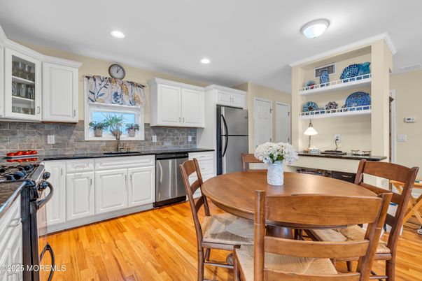 Dining room, Interior, Kitchen, Recessed Lighting, Stainless Steel Appliances, Wood Texture Flooring