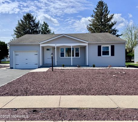 Attached, Exterior, Facade, Ranch