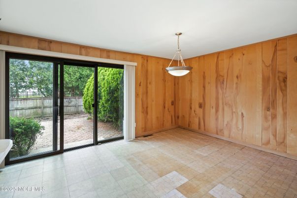 Empty room, Interior, Pendant Lights, Wooden Walls
