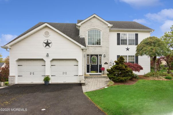 Attached, Exterior, Facade, Farmhouse