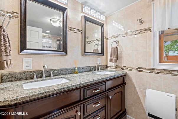 Bathroom, Dual Sink Vanities, Interior