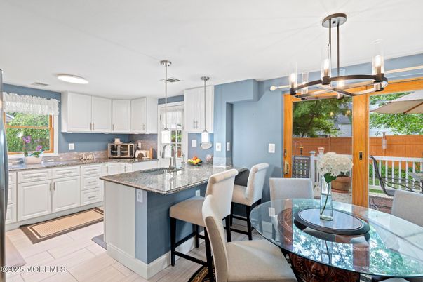 Dining room, Interior, Kitchen, Pendant Lights, Recessed Lighting, Wood Texture Flooring