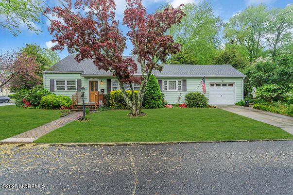 Attached, Exterior, Facade, Cape Cod