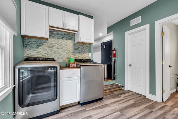 Interior, Kitchen, Recessed Lighting, Washer, Wood Texture Flooring