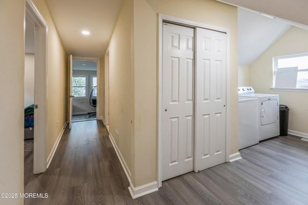 Interior, Recessed Lighting, Washer, Wood Texture Flooring