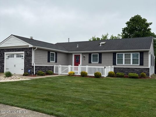 Attached, Exterior, Facade, Ranch