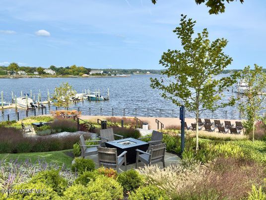 Exterior, Lake