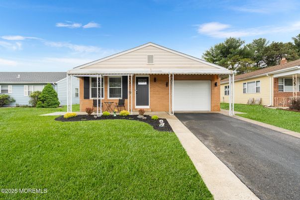 Attached, Exterior, Facade, Brick Facade, Ranch