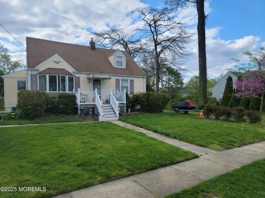 Exterior, Facade, Cape Cod