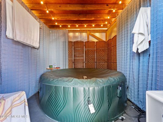 Bedroom, Hot Tub, Interior