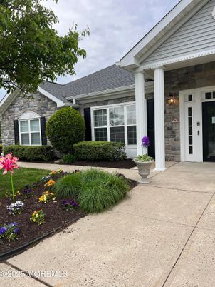 Exterior, Facade, Ranch