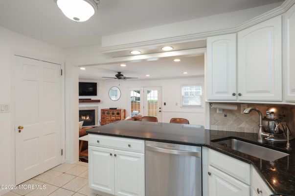 Fireplace, Interior, Kitchen, Recessed Lighting