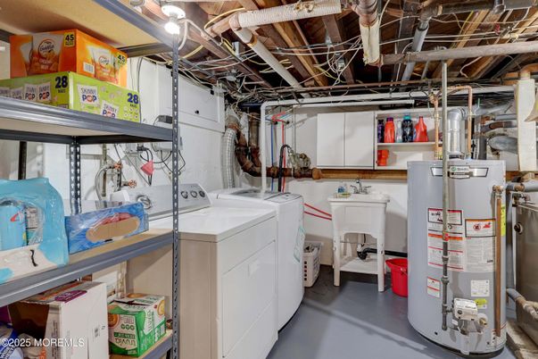 Interior, Washer, Wooden Beams