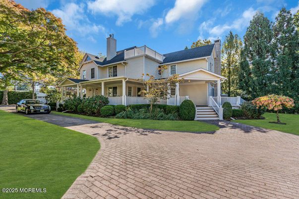 Backyard, Exterior, Facade, Queen Anne Victorian