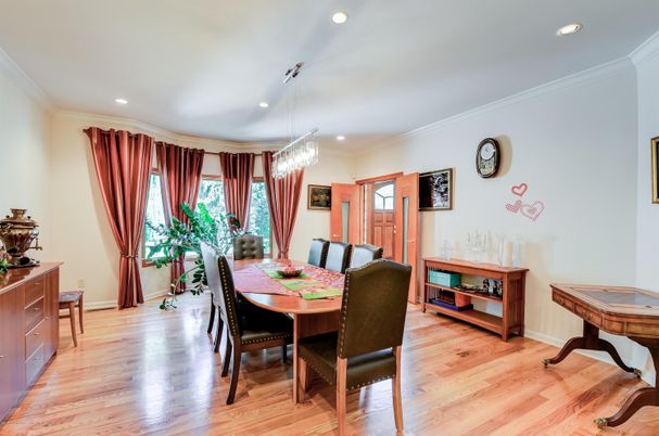 Chandelier, Dining room, Interior, Recessed Lighting, Wood Texture Flooring