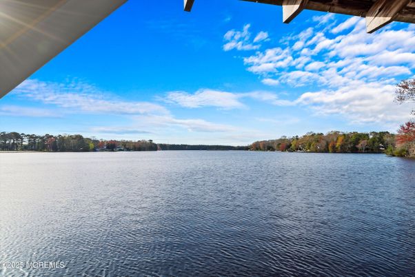 Exterior, Lake