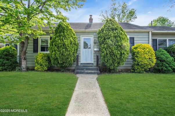 Exterior, Facade, Cape Cod