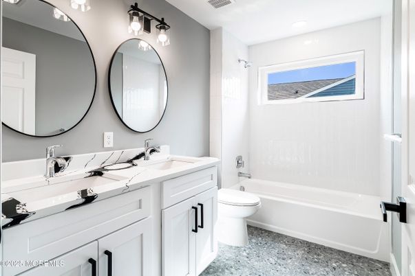 Bathroom, Dual Sink Vanities, Interior, Recessed Lighting