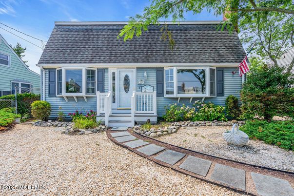 Exterior, Facade, Cape Cod