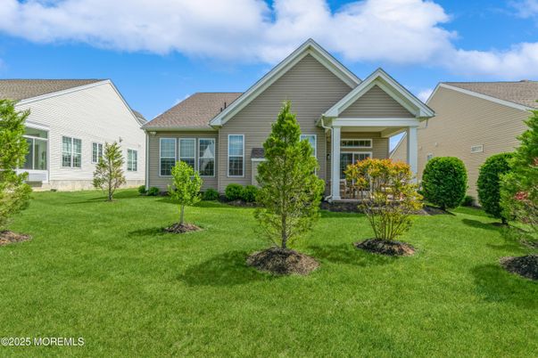 Exterior, Facade, Ranch
