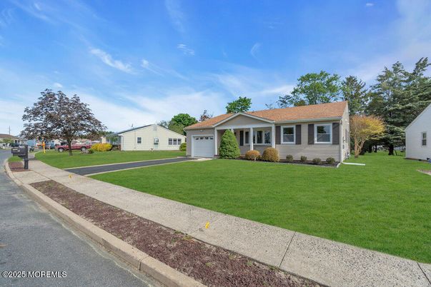 Attached, Exterior, Facade, Ranch