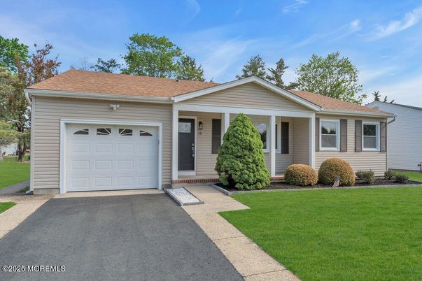 Attached, Exterior, Facade, Ranch