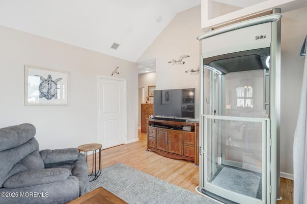 Interior, Recessed Lighting, Wood Texture Flooring