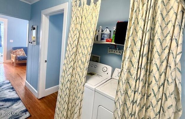 Interior, Utility Closets, Washer, Wood Texture Flooring