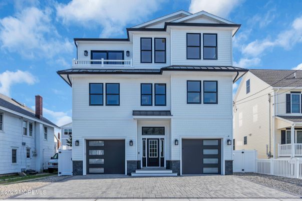 Attached, Exterior, Facade, Rowhouse