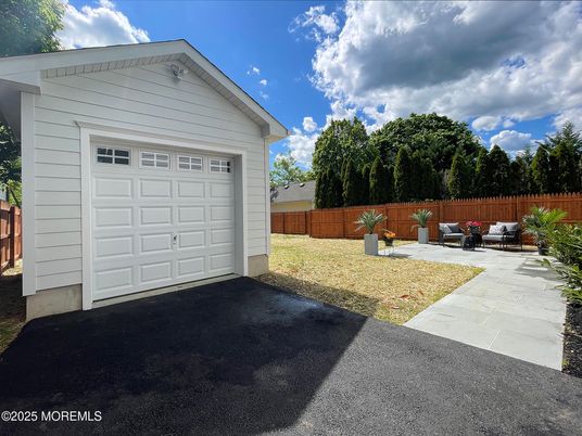 Detached Garage, Exterior