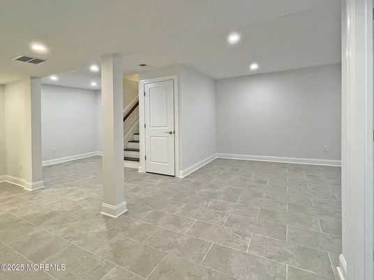 Empty room, Interior, Recessed Lighting
