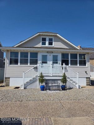 Exterior, Facade, American Craftsman
