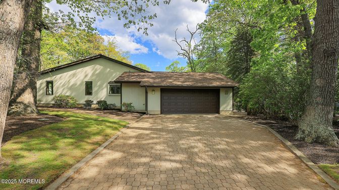 Attached, Exterior, Facade, Ranch