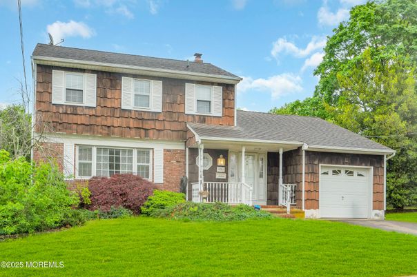 Attached, Exterior, Facade, Brick Facade, Split Level